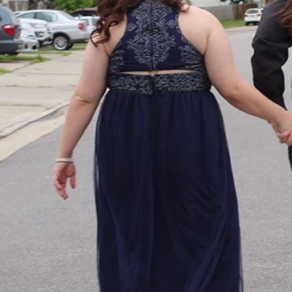 SIZE 16, NEVER ALTERED! - Picture 4 of 4